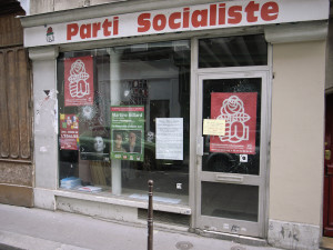 A kiosk of the French Socialist Party in 2007. Source: https://bit.ly/2haa0HX 