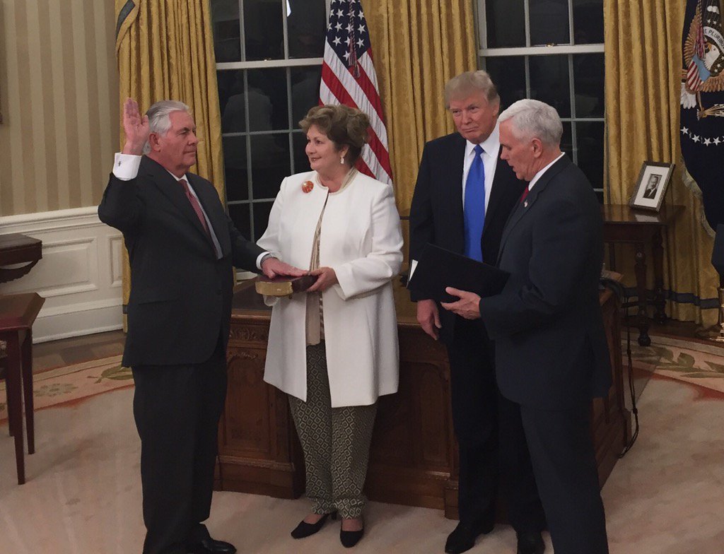 Tillerson_sworn_in.jpg