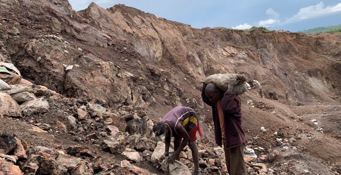 Artisal Cobalt Miners in the Congo. “Artisanal Cobalt Mining” by the International Institute for Environment and Development Photostream under C.C. B-NC-ND 20.