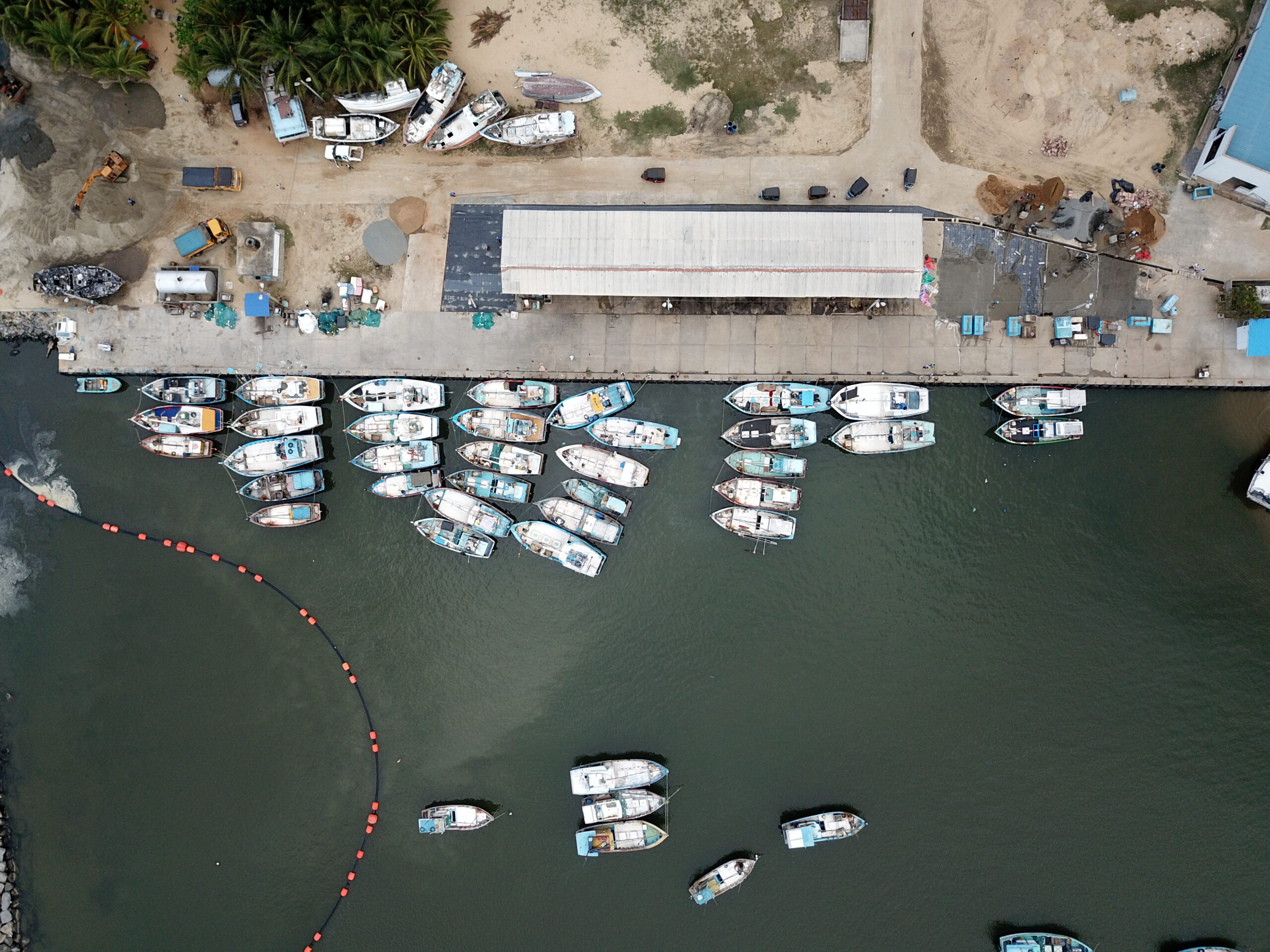 Une des places à Hambantota avec ses pêcheurs